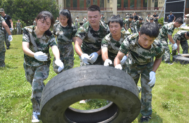 2019年中天城轨应届毕业生入职培训，通过拓展团建，加强了新员工的凝聚力与向心力。