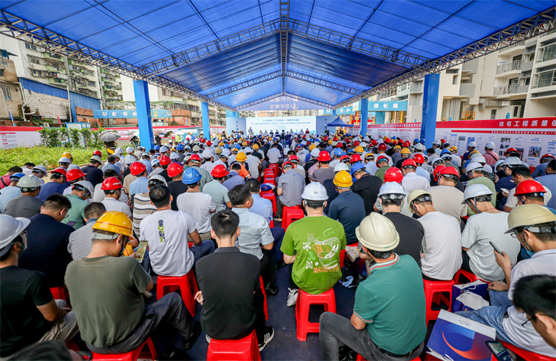 2024年6月15日，2024 年南宁市房屋市政工“安全生产月”启动仪式、应急演练暨现场安全标准化观摩会在中天八建南宁保利锦上项目成功举行。